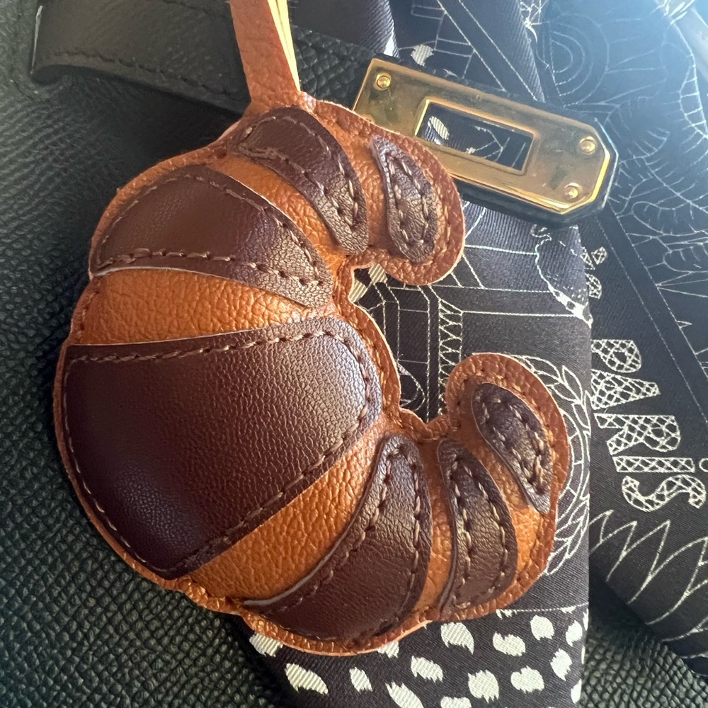 Croissant Bag Charm - CHOCOLATE BROWN - Picture 4 of 15